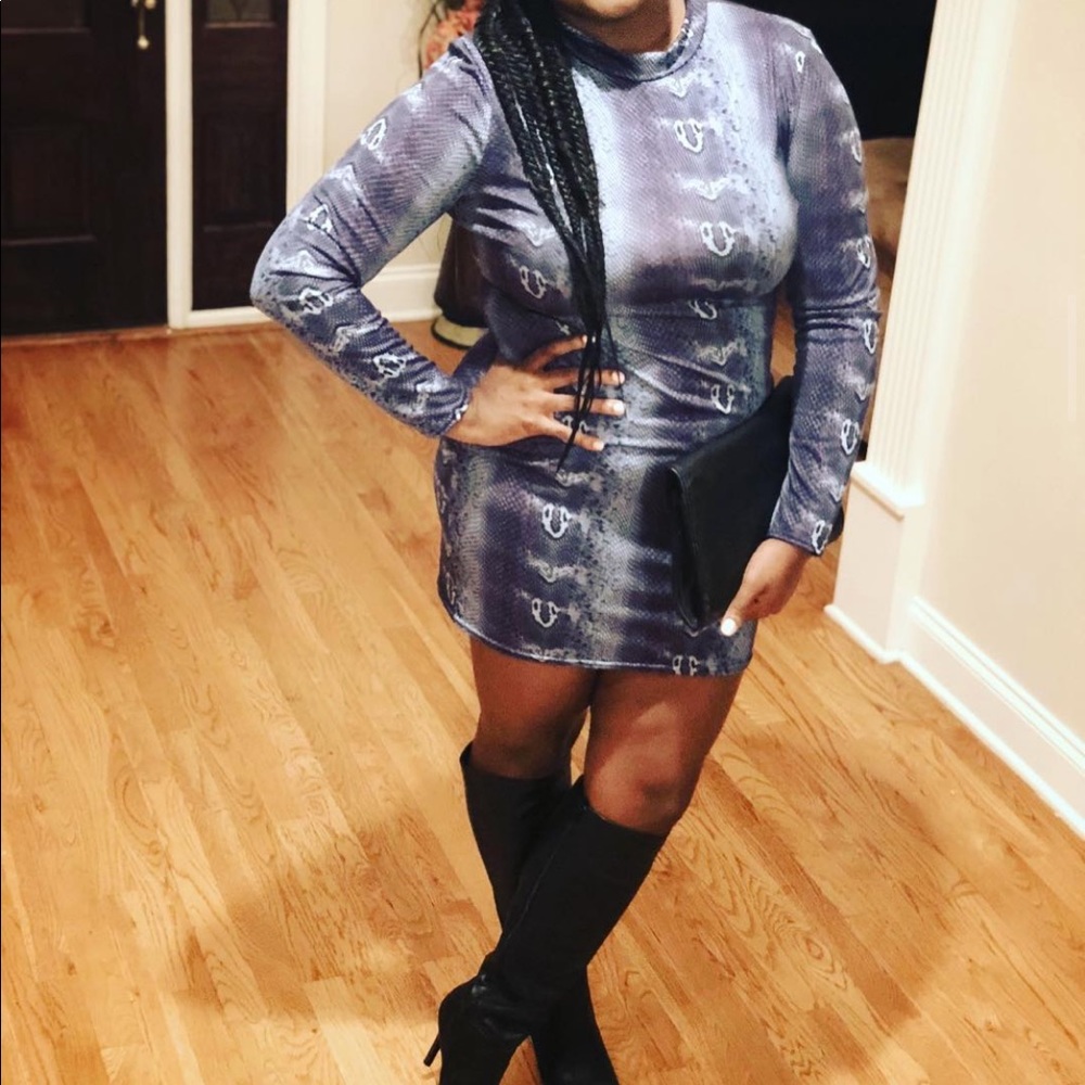 Boohoo blue snake patterned bodycon dress